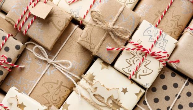 Kraft paper gift wrapping